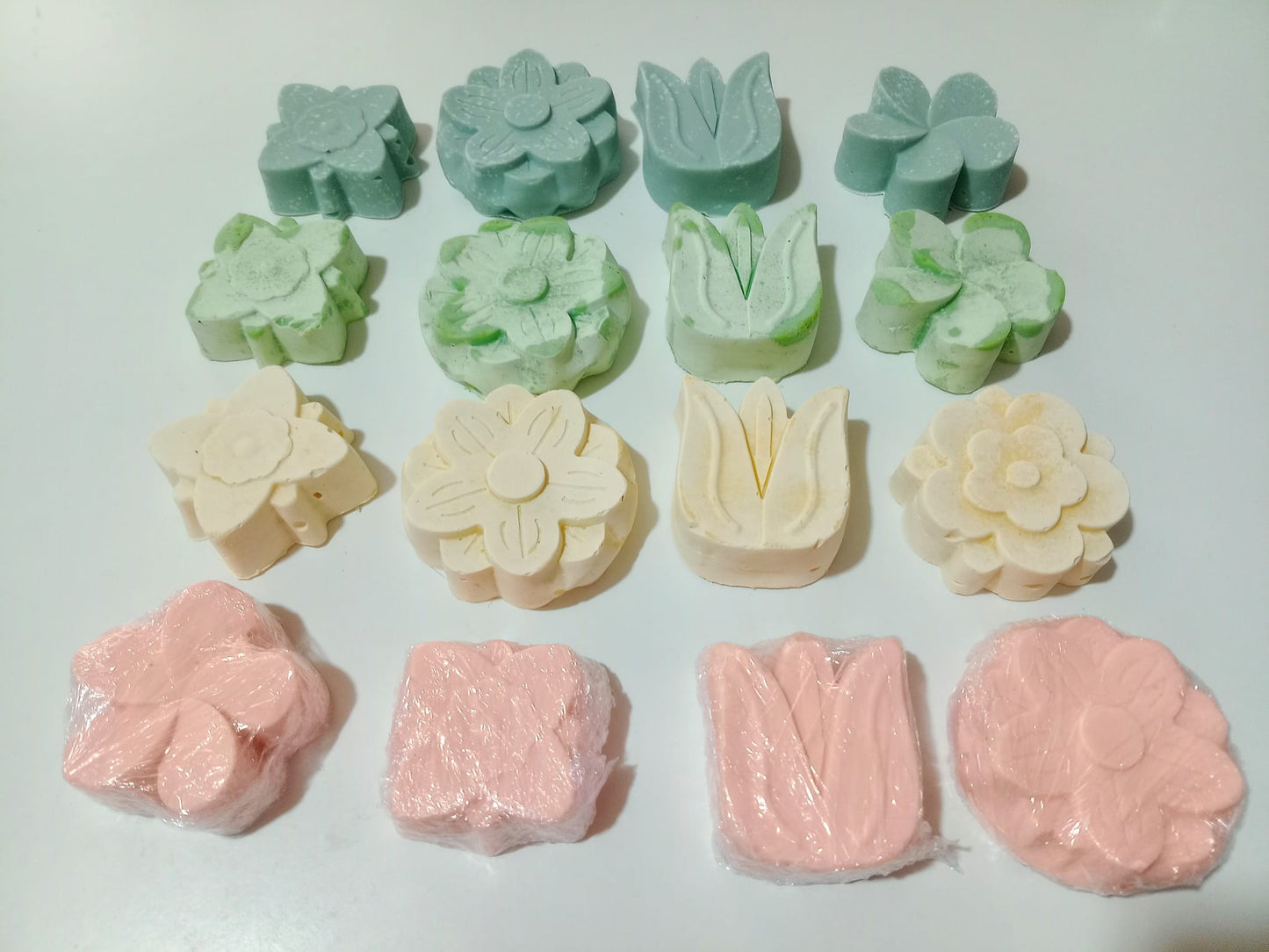 Conjunto de 4 sabonetes aromáticos em forma de flor